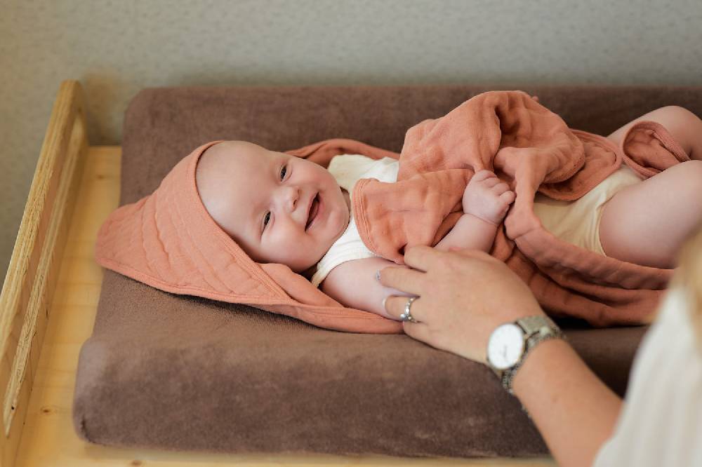 Jollein Kapuzenhandtuch Wrinkled Cotton 75x75cm Rosewood Rabatt