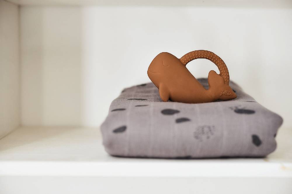 Jollein Beißring aus Naturkautschuk Whale Caramel Fabrikladen