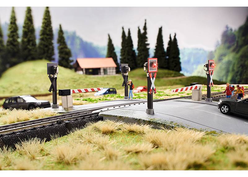 Märklin Märklin Start up - Vollautomatischer Bahnübergang Saisonschlussverkauf