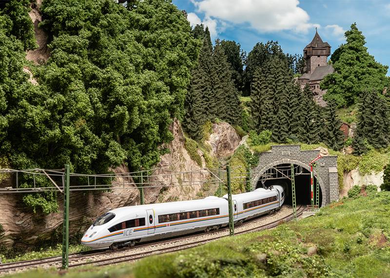Märklin Triebwagenzug ICE 3, Baureihe 403 Verkauf