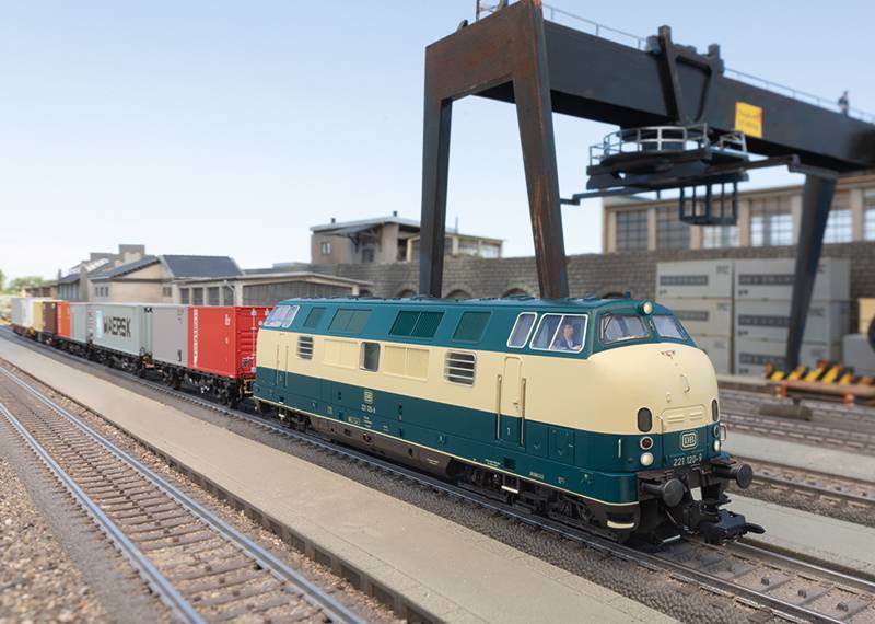 Märklin Schwere Diesellokomotive Baureihe 221 Hotsell