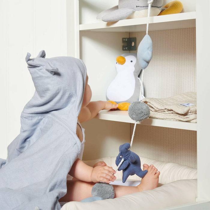 Nordic Coast Company Spieluhr Baby Pinguin Grau Cyber Monday