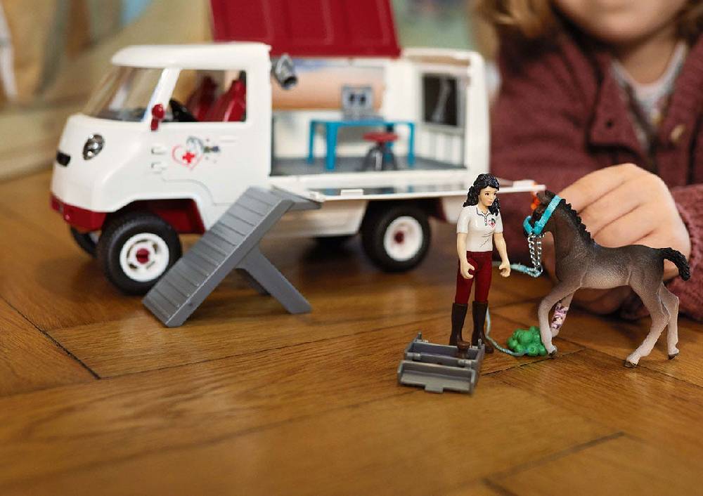 Schleich Mobile Tierärztin mit Hannoveraner Fohlen Begrenzte Freigabe