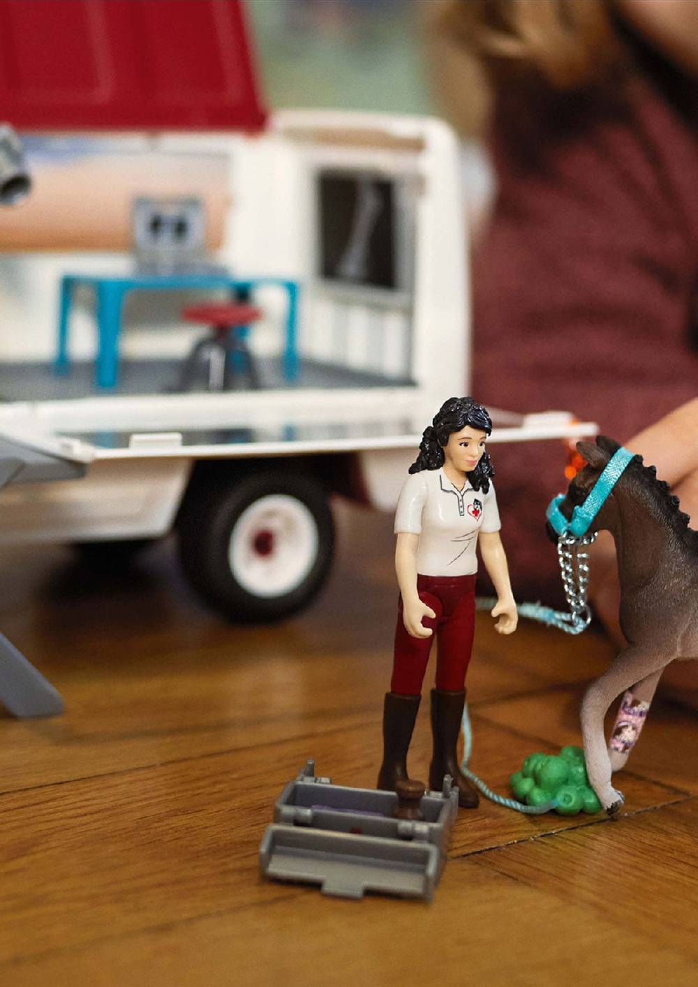 Schleich Mobile Tierärztin mit Hannoveraner Fohlen Begrenzte Freigabe