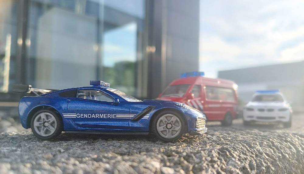 Siku Chevrolet Corvette ZR1 Gendarmerie 10152500100 Neueste Mode