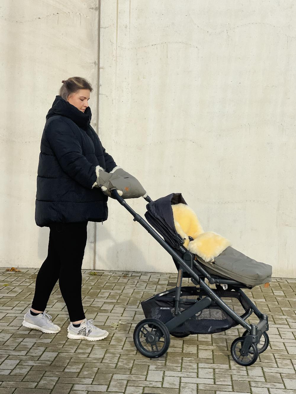 babymarkt Handwärmer heatesly Lammfell oliv Fabrikladen