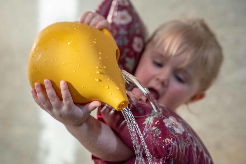 babymarkt Silikon Gießkanne Honey Gold Flash Sale