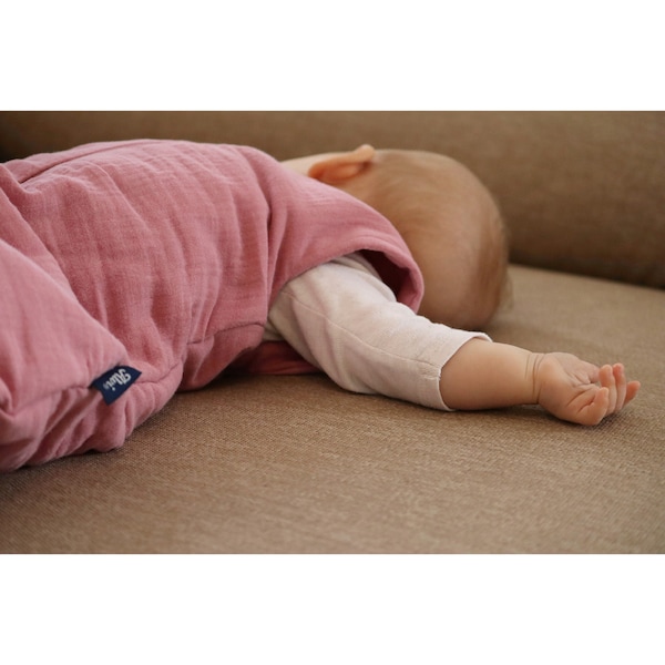 babywalz AlviGanzjahres-Sleepoverall 4-Season Mull 2.0 TOG fox glove Auslauf