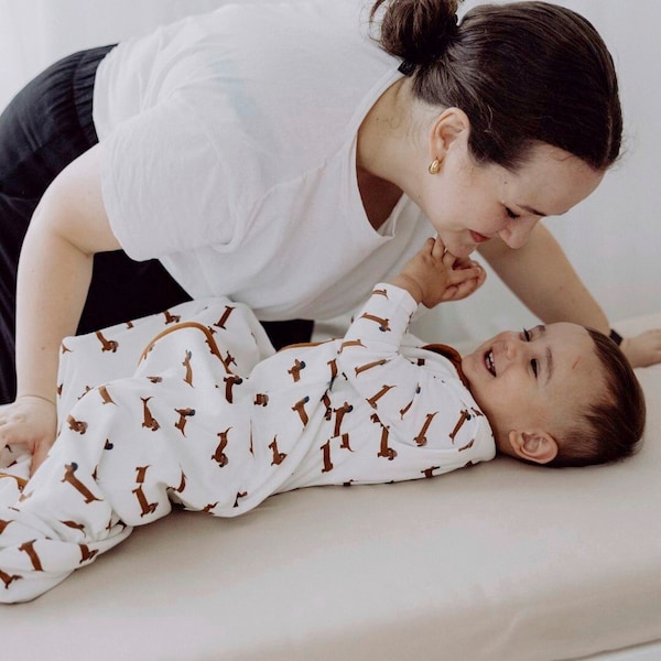 babywalz emma & noahGanzjahres-Schlafsack 1.0 TOG weiß / Dackel Verkauf
