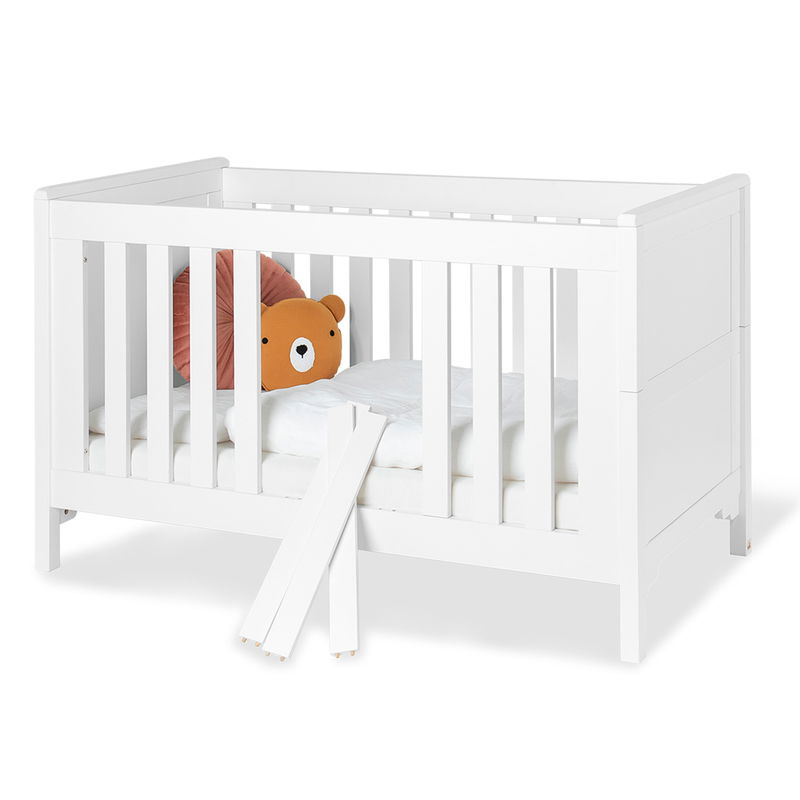 babyonlineshop Pinolino Chalet Kinderbett 70x140 cm weiß inkl. Umbauseiten Hotsell
