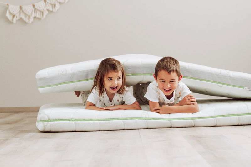 babyonlineshop Träumeland Universum Matratze 90 x 200 cm Neueste Stile