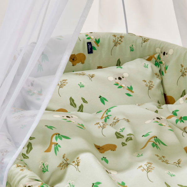 babyonlineshop Alvi Birthe Stubenwagen weiß Komplettset BIO Matratze Himmelstange und Garnitur Koalas World Blitzangebot
