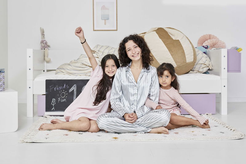 babyonlineshop Manis-h Einzelbett SIF 90x200 cm Pfosten Buche incl. Sicherung Bettkästen & Lattenrost Heißer Verkauf