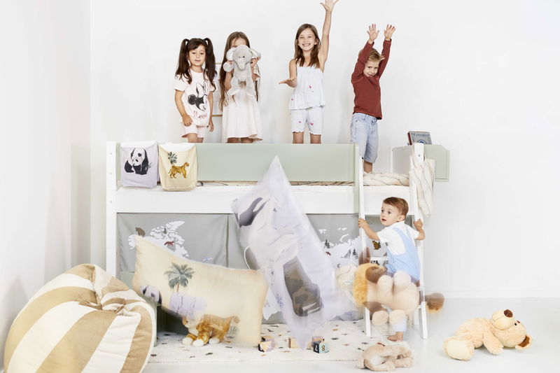 babyonlineshop Manis-h Halbhohes Bett ARN 90x200 cm Pfosten Buche inkl. Kommoden & Regal - 22 Farben wählbar ( Farbe Bett: Snow White / -11 mit Absturzsicherung NORMAL 10400-Farbe Snow White / -11 Snow White / -11) Riesige Ersparnisse