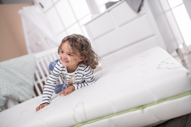 babyonlineshop Träumeland Universum Matratze 120 x 200 cm Letzte 2 Tage