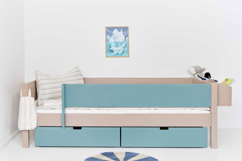 babyonlineshop Manis-h Einzelbett MIMER 90x200 cm Pfosten Buche Absturzsicherung & Schubkästen - 22 Farben wählbar Top Angebot