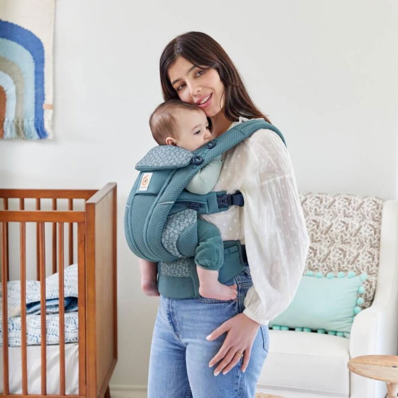 babyonlineshop Ergobaby Omni Breeze Twilight Blue Daisies Babytrage Kostenloser Versand